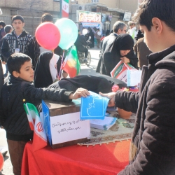 حضور دانش آموزان در راهپیمایی 22 بهمن