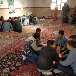 مسابقه نشریه نویسی و روزنامه دیواری در دبیرستان متوسطه اول رشادت